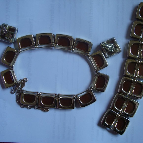 Vintage Lisner Brown Gold Tone Thermoset Jewelry Set Necklace Bracelet Earrings - Picture 4 of 10